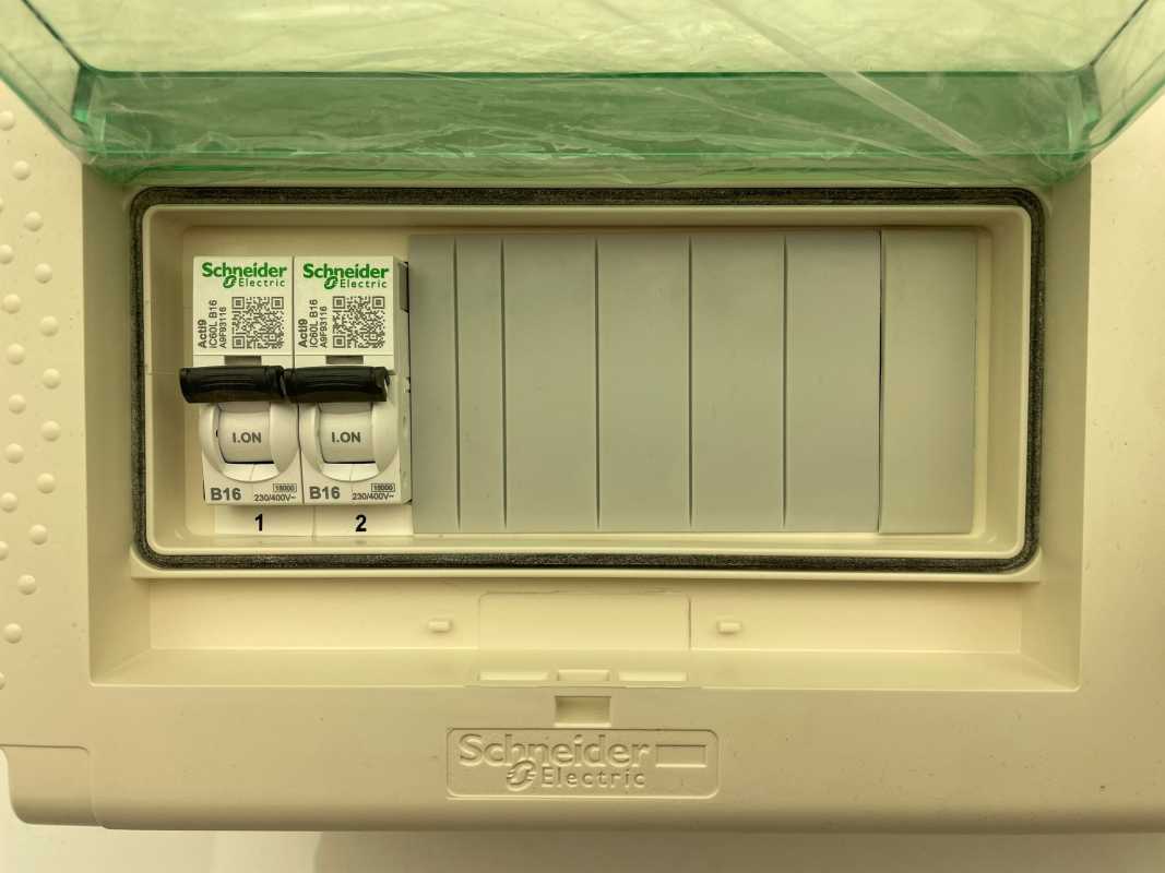 Schneider Electric Abgangskasten KSB32CP2SBL 2x Schuko, B16A